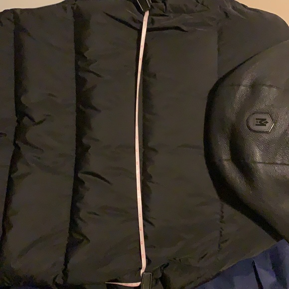 Ladies Medium fits comfortable size 6-8 US. Attached shearling vest and hood. - Picture 10 of 10